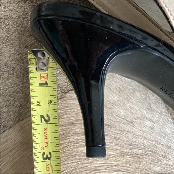 Ellen Tracy- Black and Tan Sling-back Spectator Toe Shies-Sz 8.5 - Picture 7 of 8